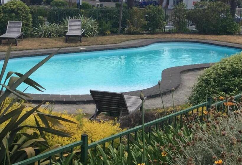 בית מלון כפרי Lakeland Resort Taupo