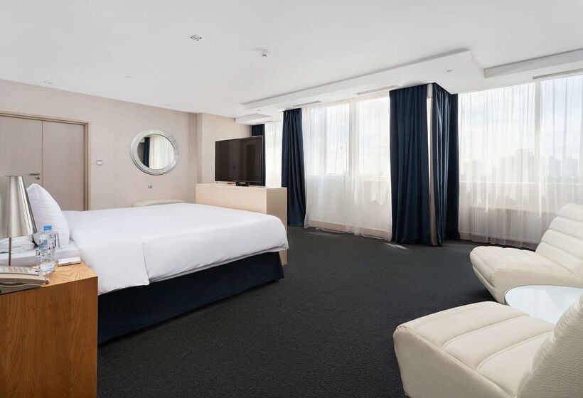 בית מלון כפרי Radisson Blu Belorusskaya