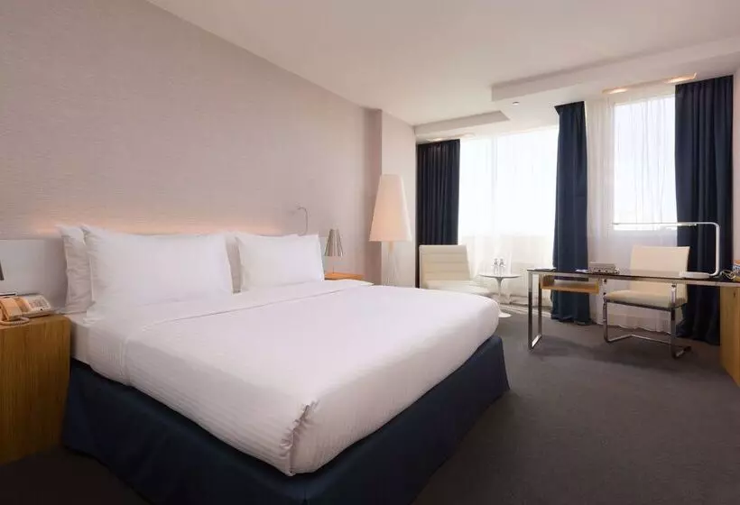 هتل Radisson Blu Belorusskaya