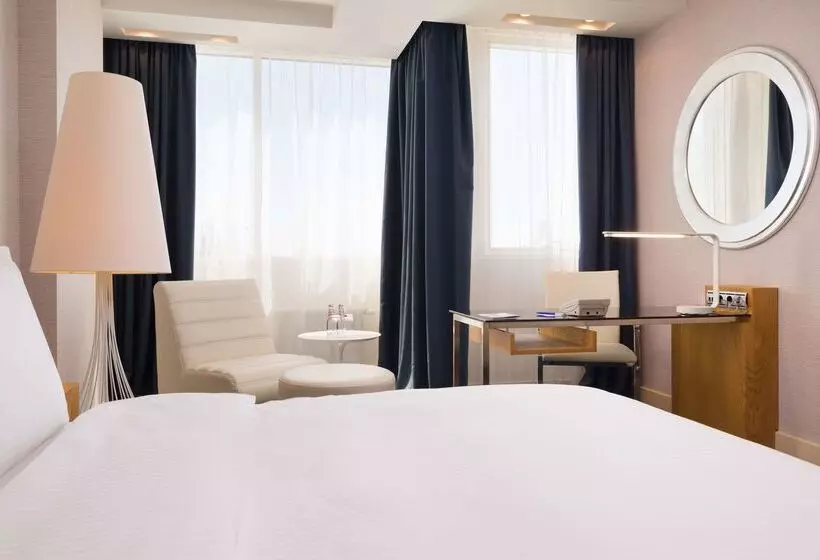 هتل Radisson Blu Belorusskaya
