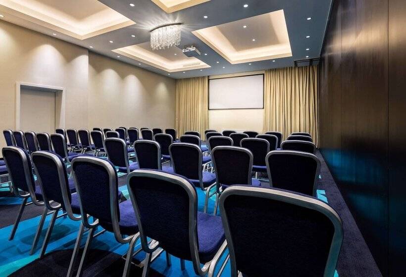 בית מלון כפרי Radisson Blu Belorusskaya