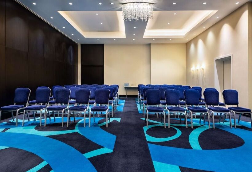 בית מלון כפרי Radisson Blu Belorusskaya