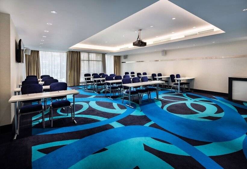 בית מלון כפרי Radisson Blu Belorusskaya