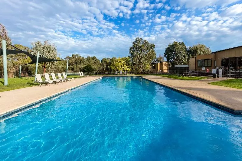 בית מלון כפרי Ramada Resort By Wyndham Phillip Island