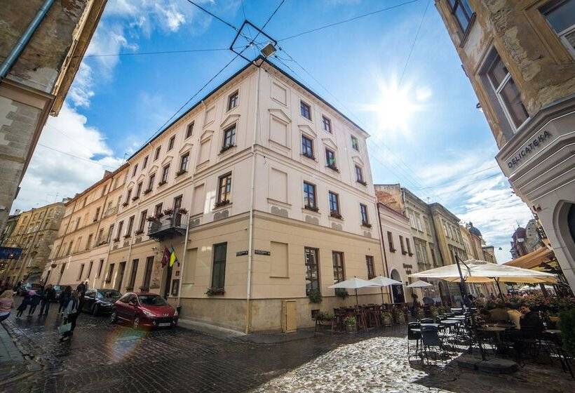 هتل Optima Collection Medievale Lviv