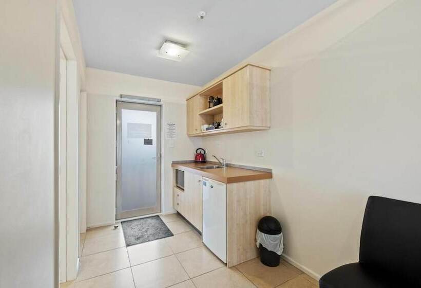 酒店 Tussock Peak Lodge