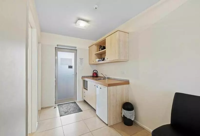 Hotel Tussock Peak Lodge