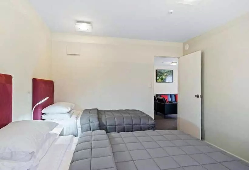 Hotel Tussock Peak Lodge