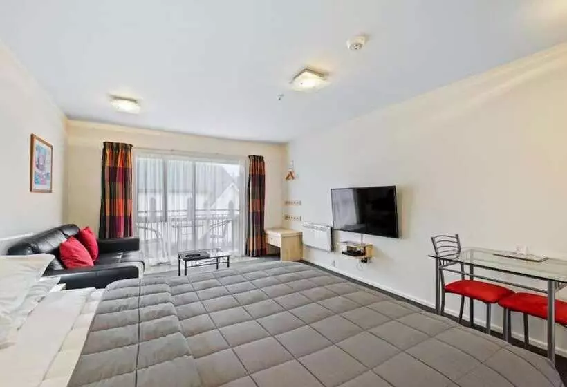 Hotel Tussock Peak Lodge