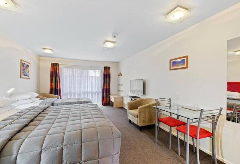 酒店 Tussock Peak Lodge