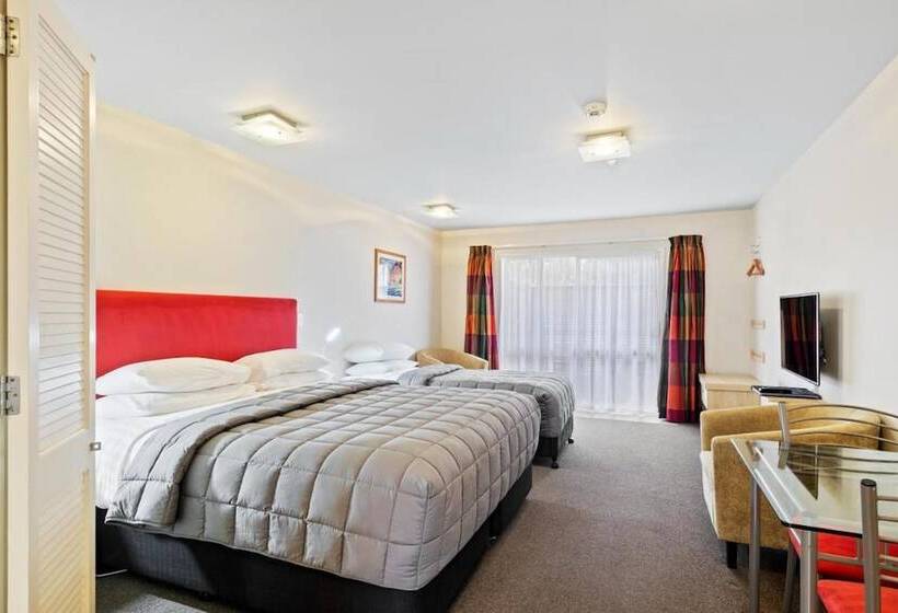 酒店 Tussock Peak Lodge