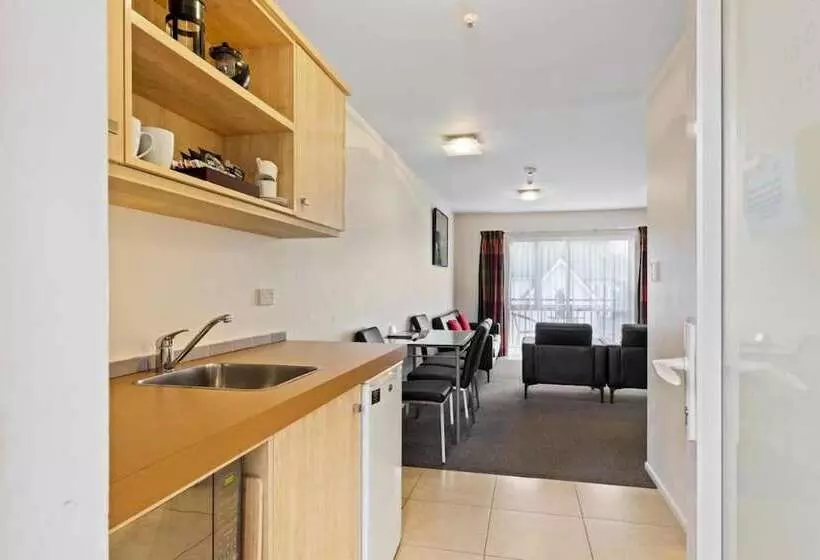 Hotel Tussock Peak Lodge