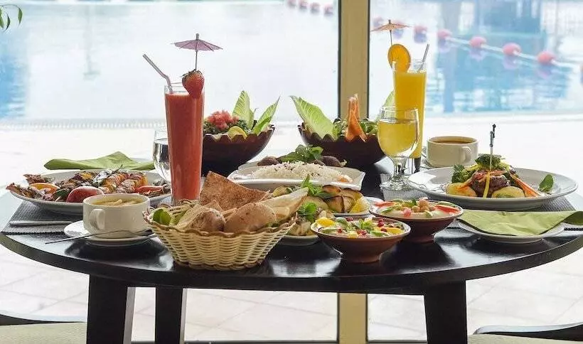 Mena Holiday Beach Resort Half Moon