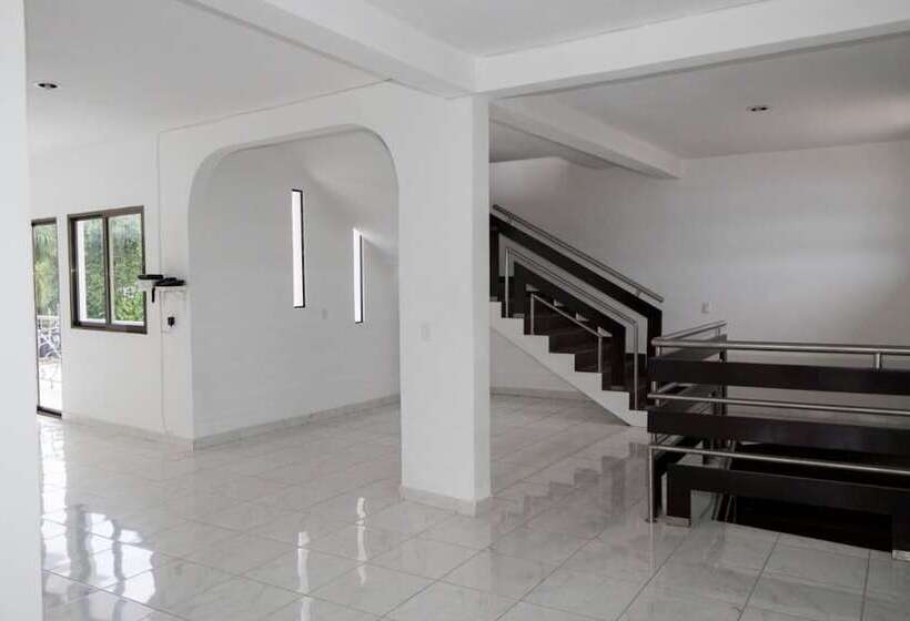 בית מלון כפרי Hostal Tokio Hostel