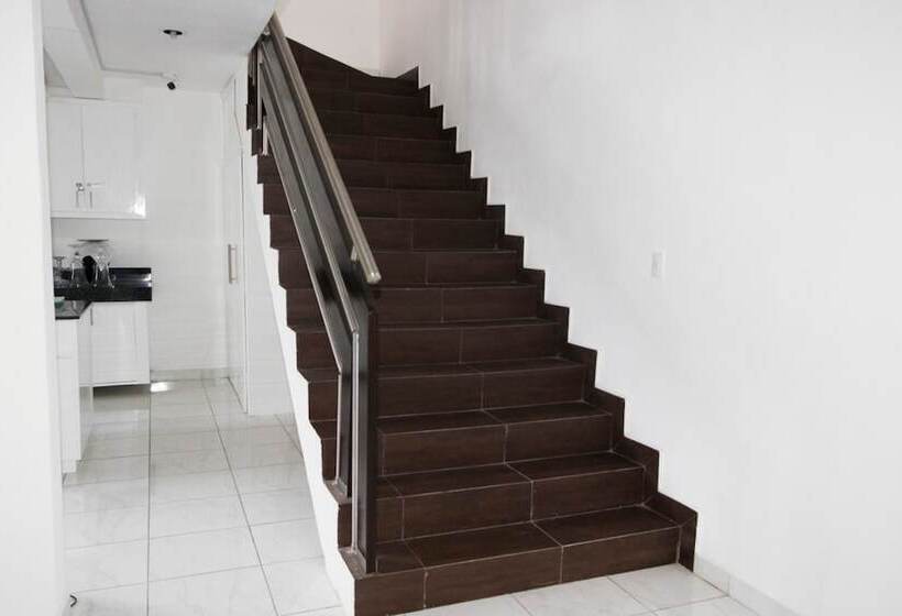 בית מלון כפרי Hostal Tokio Hostel