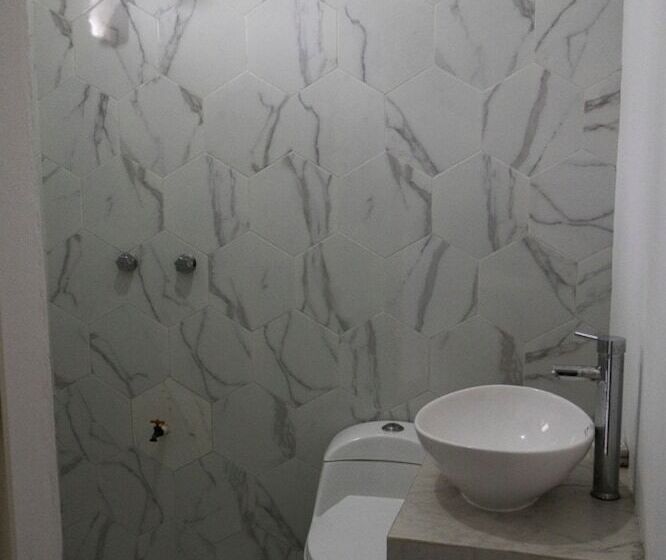 בית מלון כפרי Hostal Tokio Hostel