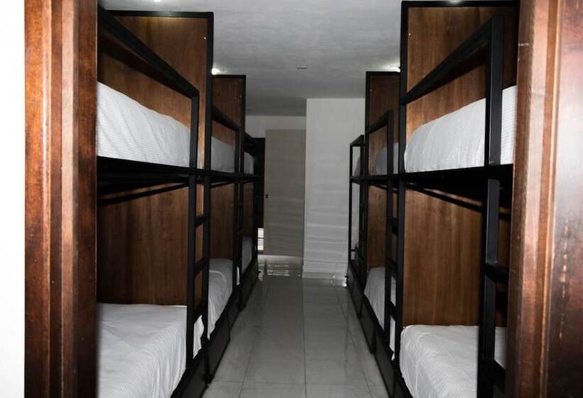 בית מלון כפרי Hostal Tokio Hostel