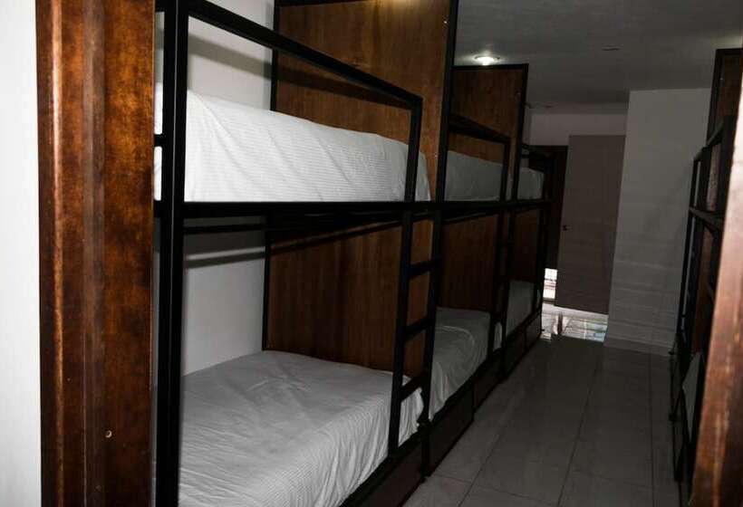 בית מלון כפרי Hostal Tokio Hostel