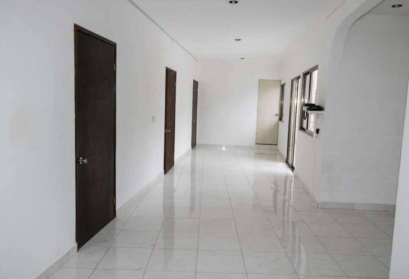 בית מלון כפרי Hostal Tokio Hostel