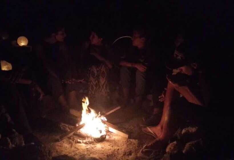 בית מלון כפרי Lobo Inn   Hostel