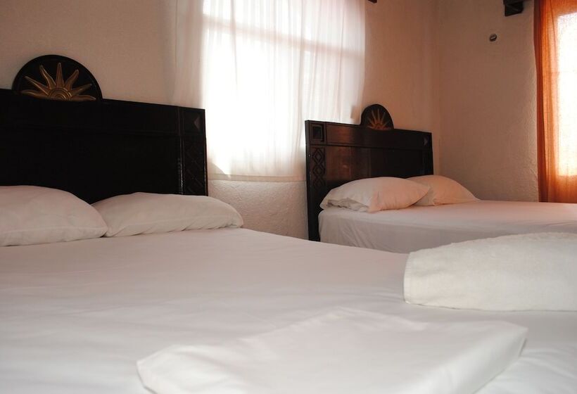 בית מלון כפרי Lobo Inn   Hostel