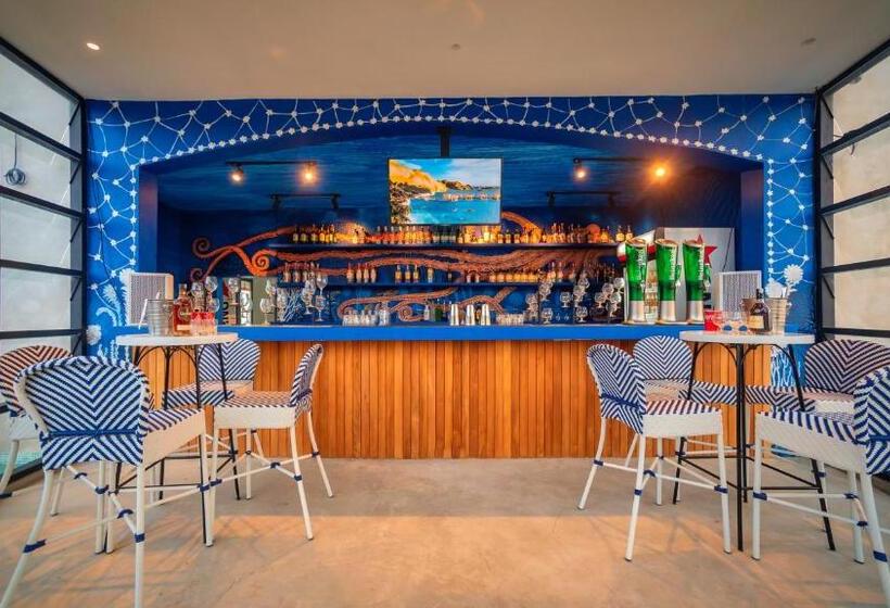 Loccal Collection Hotel Komodo