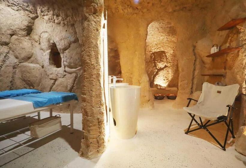 Loccal Collection Hotel Komodo