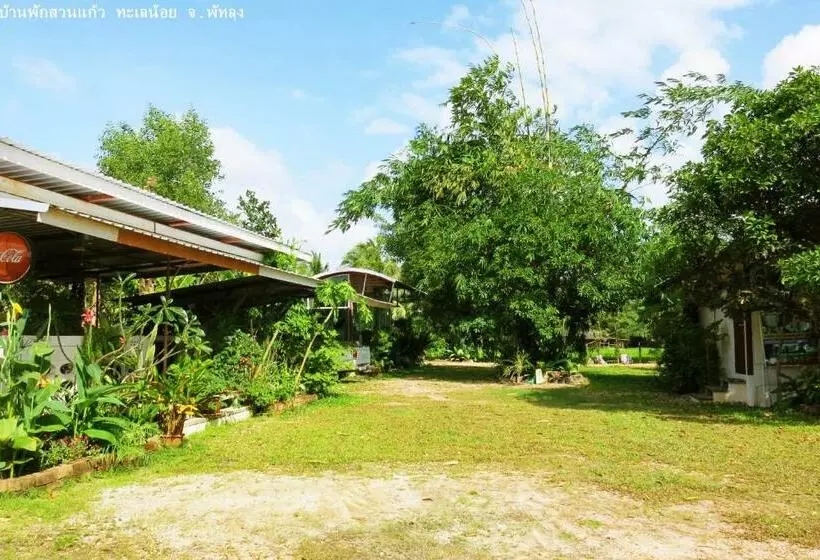 リゾートホテル Banpak Suankaew Talaynoi