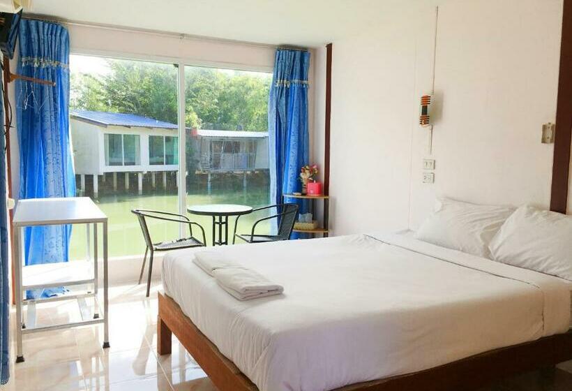 リゾートホテル Banpak Suankaew Talaynoi