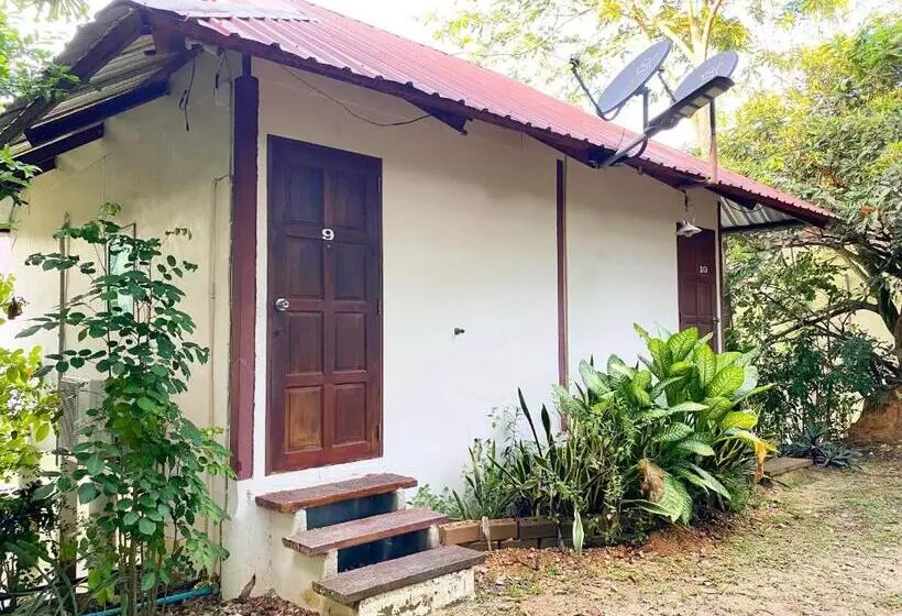 リゾートホテル Banpak Suankaew Talaynoi