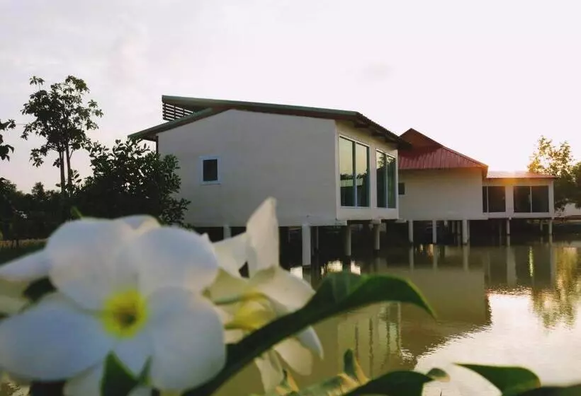 リゾートホテル Banpak Suankaew Talaynoi