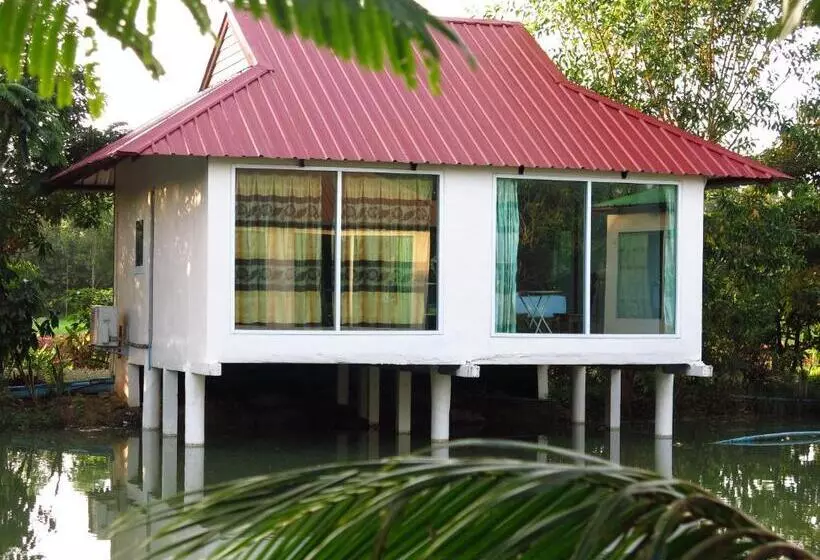 リゾートホテル Banpak Suankaew Talaynoi