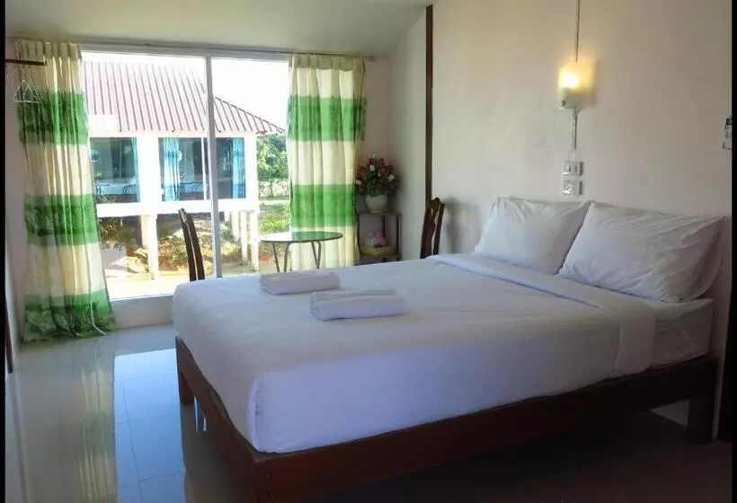 リゾートホテル Banpak Suankaew Talaynoi