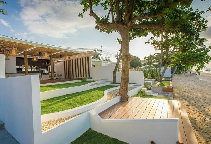 Resort White Whale Beachfront Poolvilla