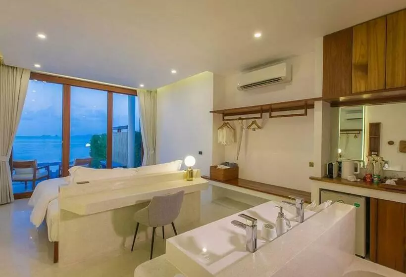 Lomakeskus White Whale Beachfront Poolvilla