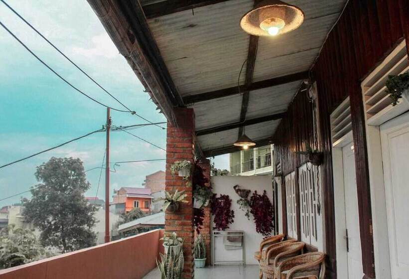 הוסטל Berastagi Backpacker Rooms By Oyo Rooms