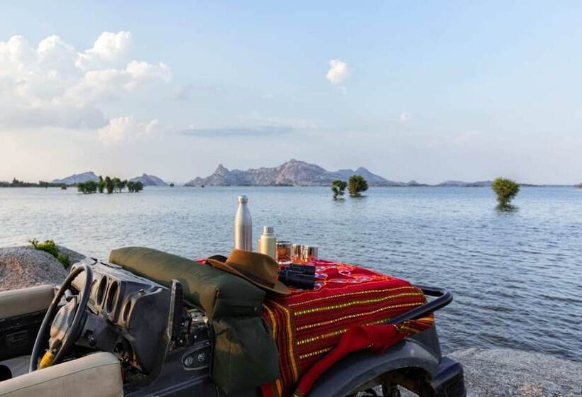 בית מלון כפרי Aravali Nature Luxury Camp