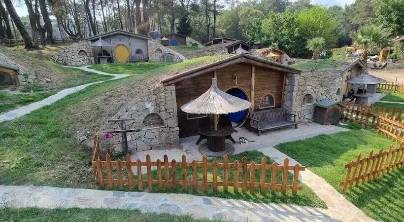 هتل Hobbitton Village