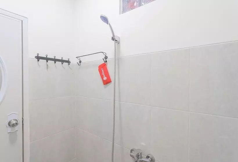 Hotelli Reddoorz Resort Syariah @ Batu Apung Purwakarta