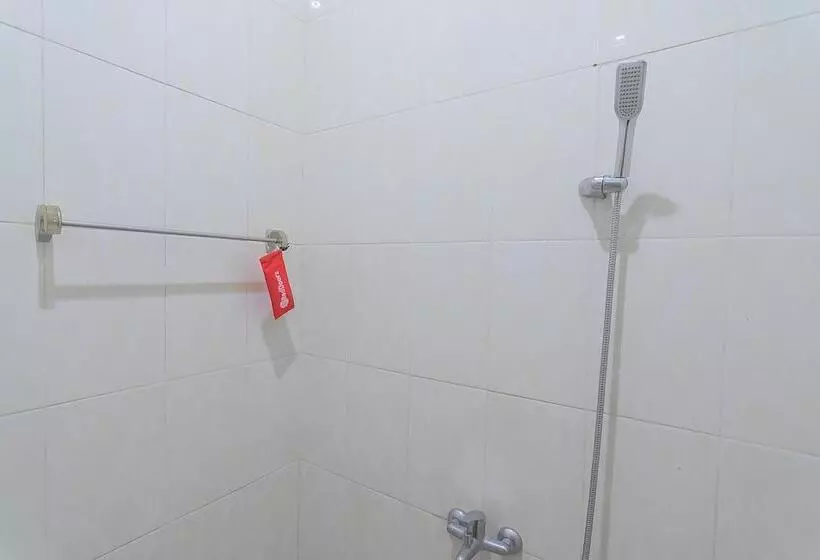 Hotelli Reddoorz Resort Syariah @ Batu Apung Purwakarta