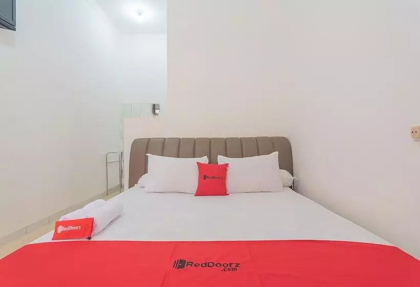 Hotelli Reddoorz Resort Syariah @ Batu Apung Purwakarta