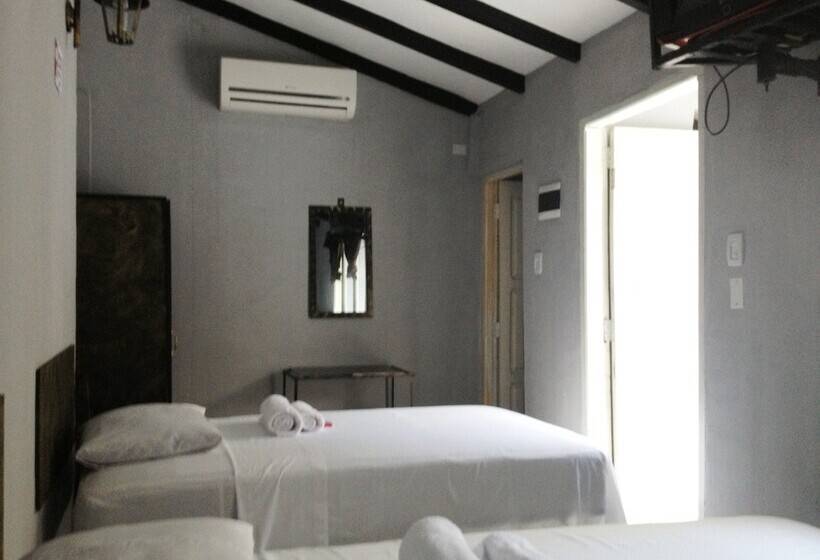 هتل Hostal Azteca Bolivia