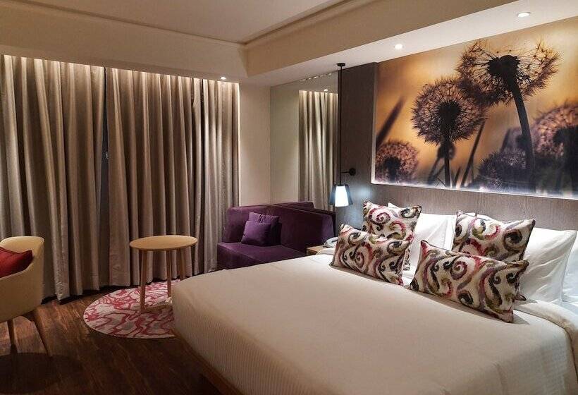 Hotel The Gaurs Sarovar Premiere