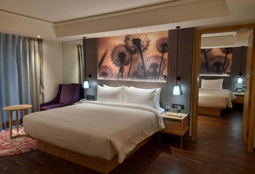 Hotel The Gaurs Sarovar Premiere