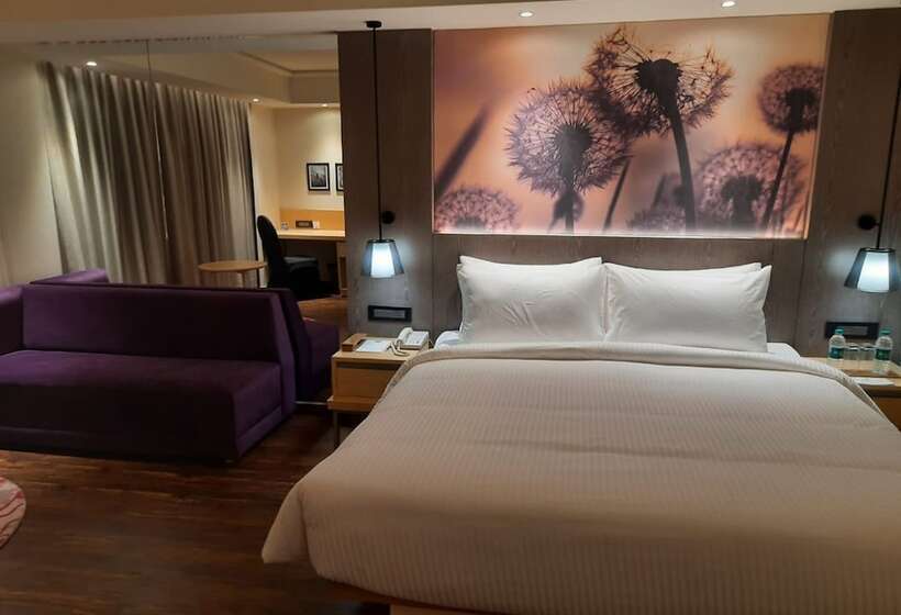 Hotel The Gaurs Sarovar Premiere