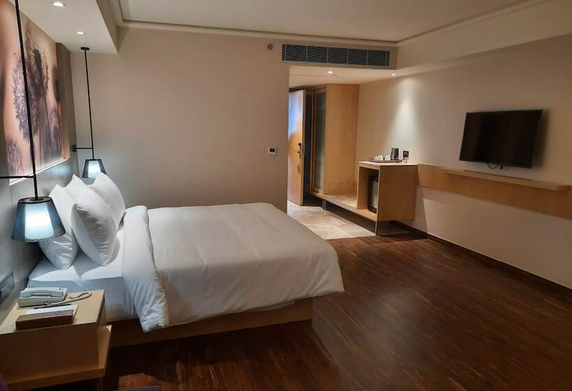 Hotel The Gaurs Sarovar Premiere