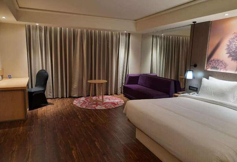 Hotel The Gaurs Sarovar Premiere