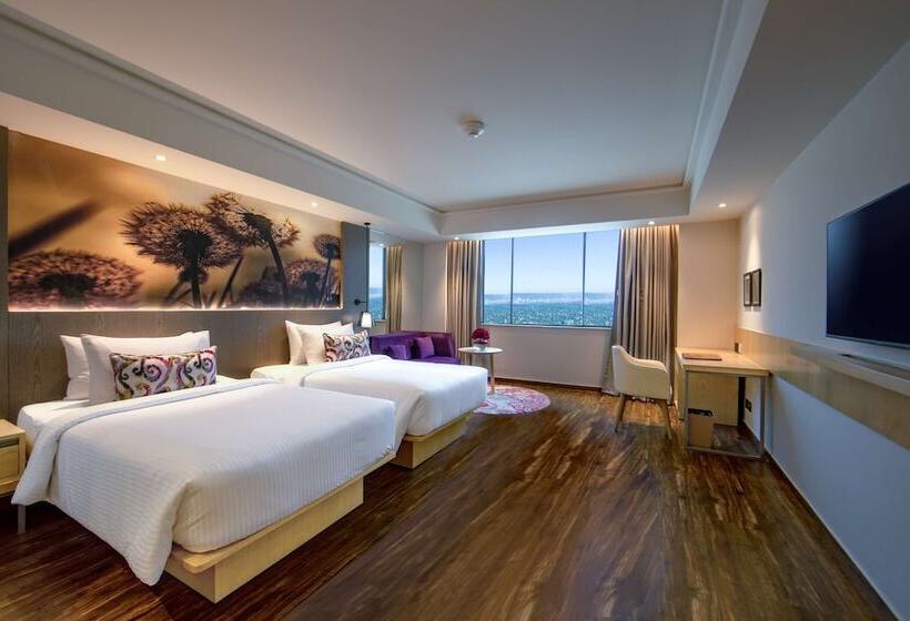 Hotel The Gaurs Sarovar Premiere