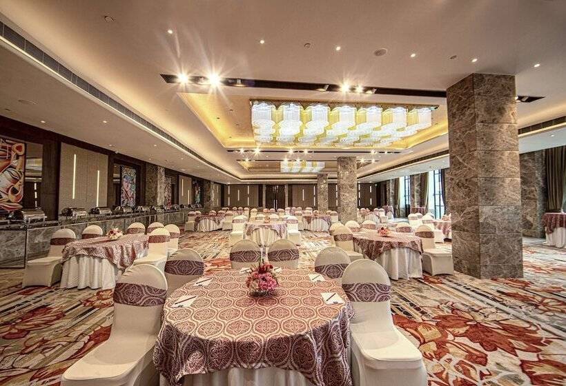 Hotel The Gaurs Sarovar Premiere