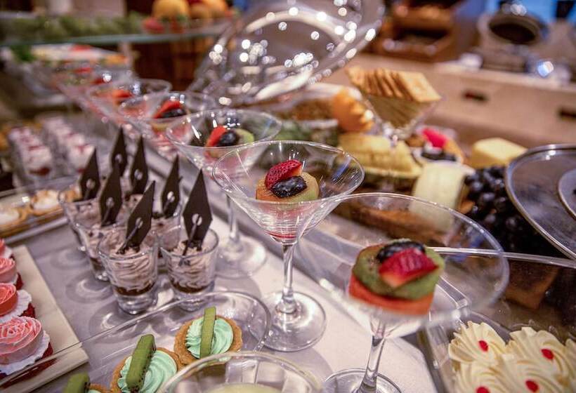 Hotel The Gaurs Sarovar Premiere